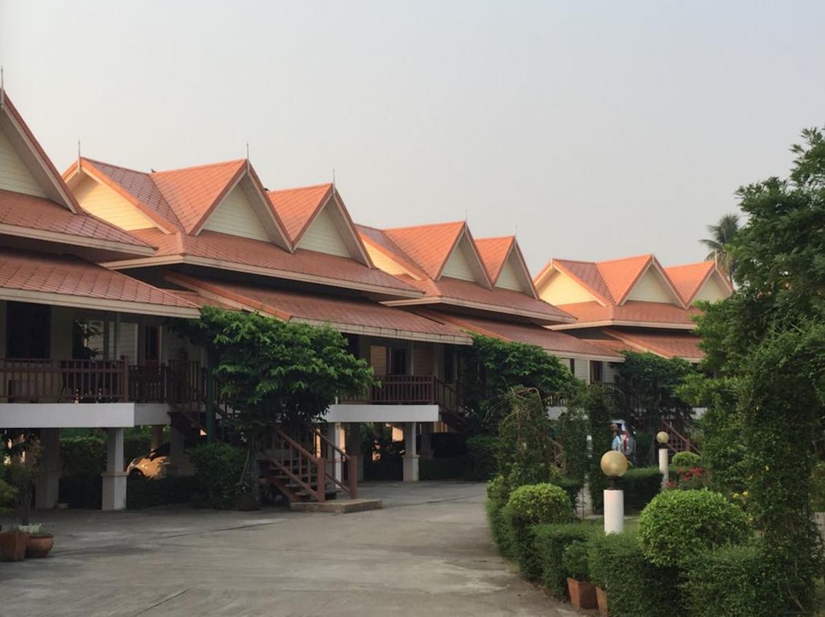 Maeping Mango Riverside Resort Kamphaeng Phet Exterior photo